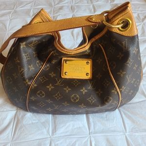 LOUIS VOUITTON BAG